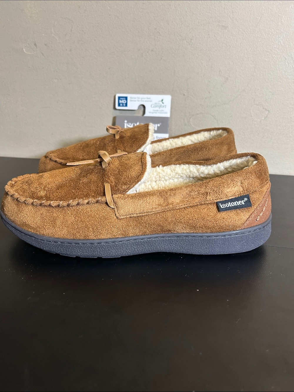 isotoner Men's Chestnut Brown Suede Moccasin Slippers Size 8/9